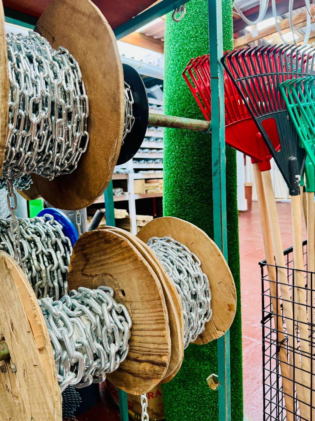 Chain by the metre on wooden spools
