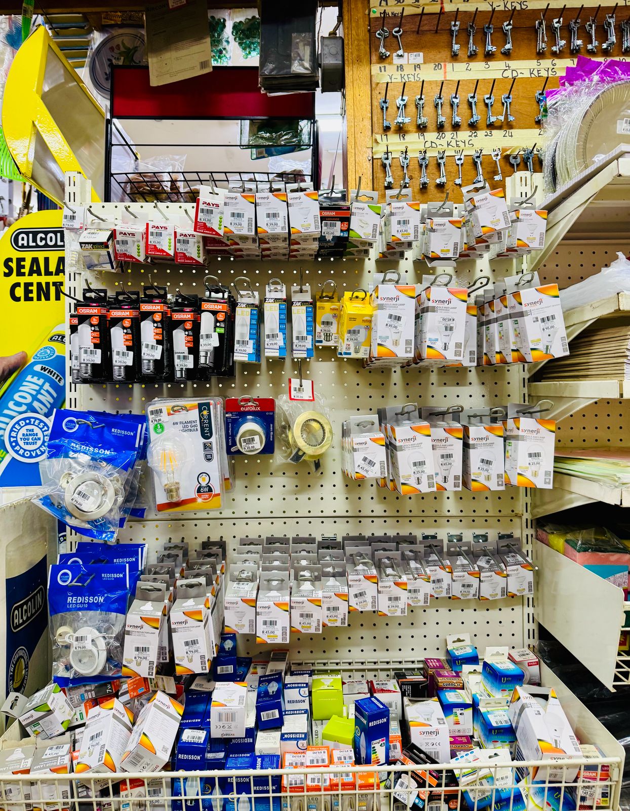 Retail shelving with packaged hardware